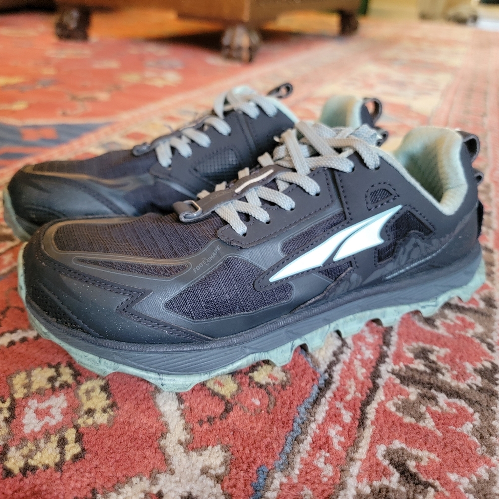 W's Altra Lone Peak 4.5 - Size 8.5